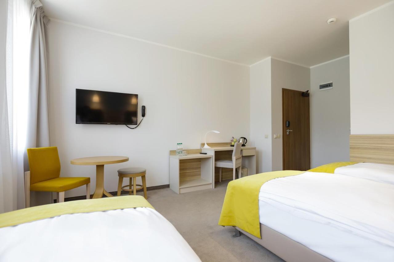 Poznan West Hotel - Airport Exterior photo