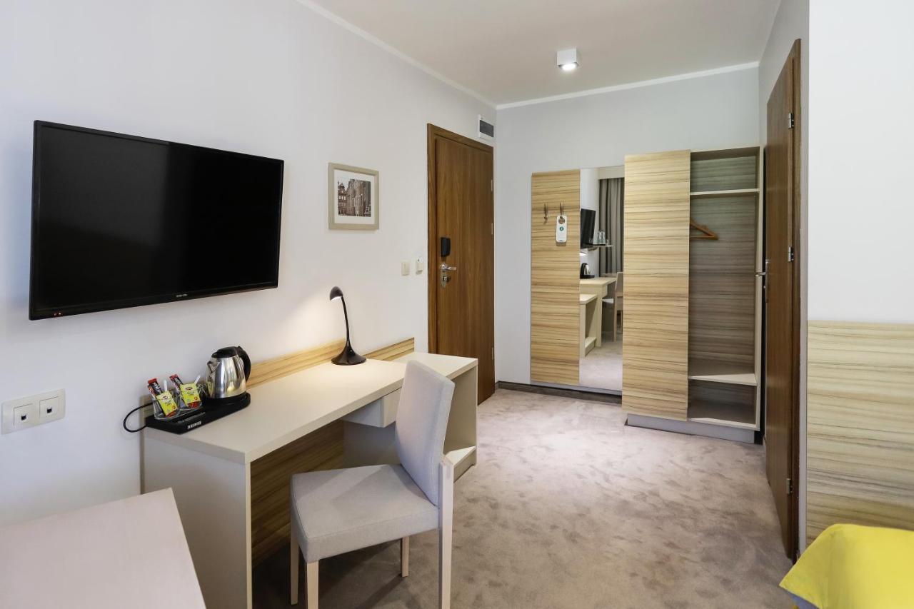 Poznan West Hotel - Airport Exterior photo