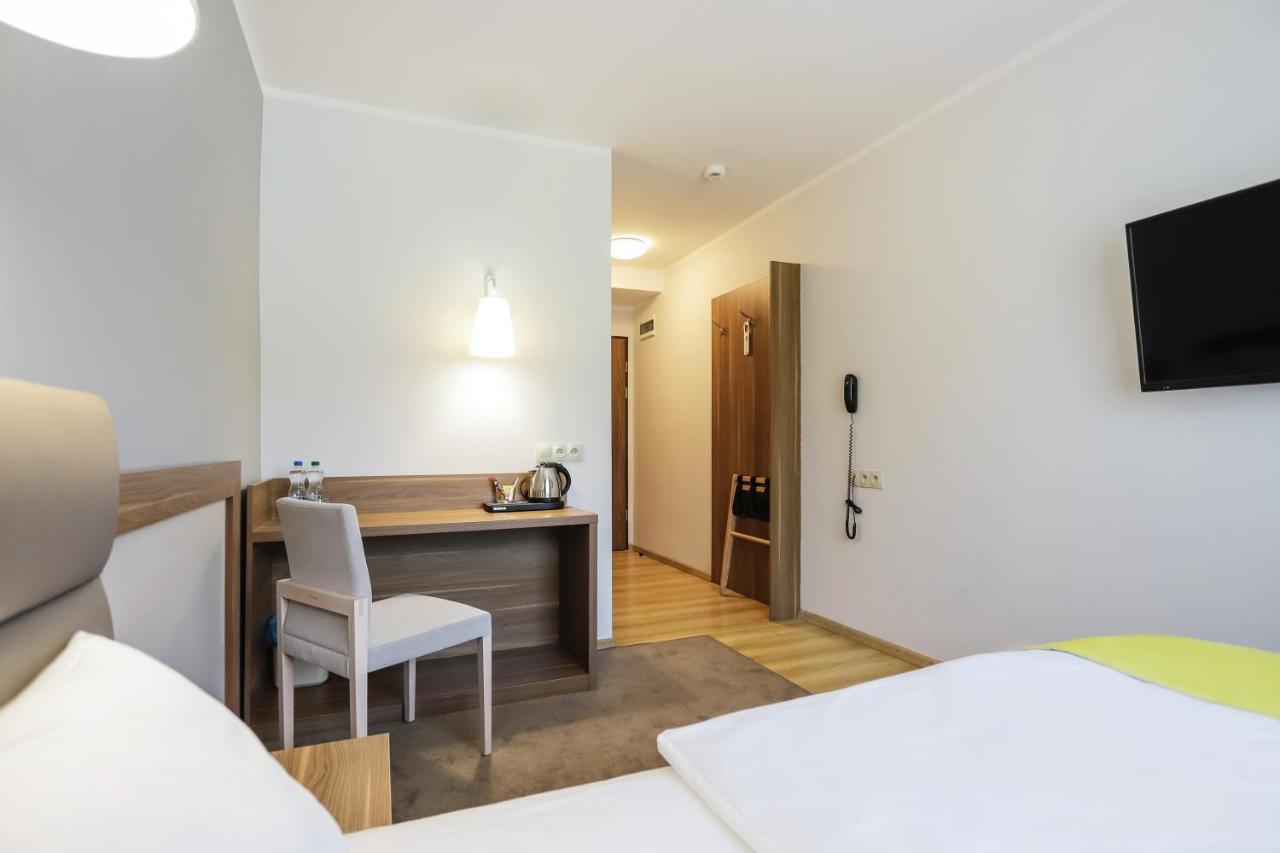 Poznan West Hotel - Airport Exterior photo
