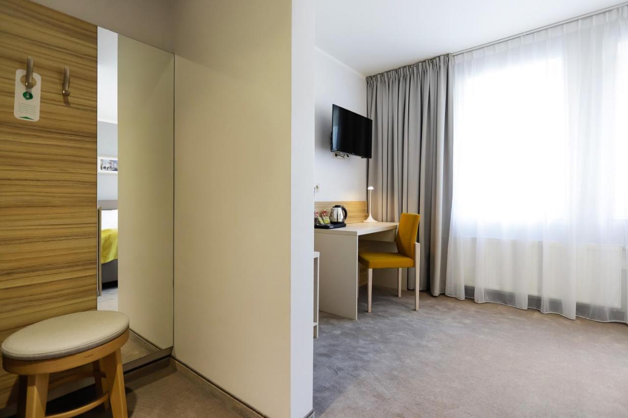 Poznan West Hotel - Airport Exterior photo