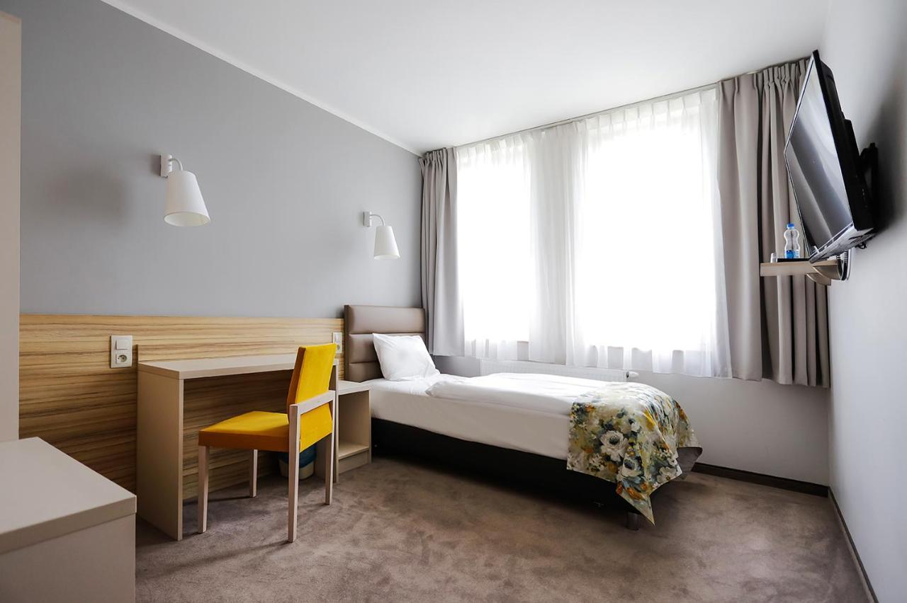 Poznan West Hotel - Airport Exterior photo