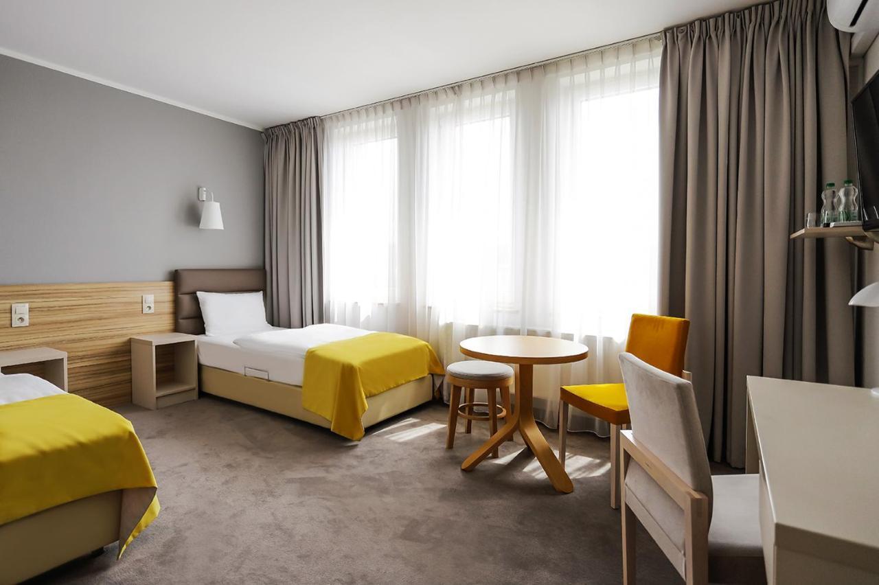 Poznan West Hotel - Airport Exterior photo