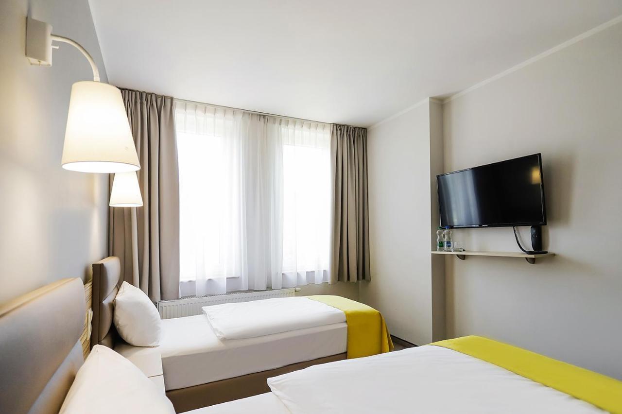 Poznan West Hotel - Airport Exterior photo